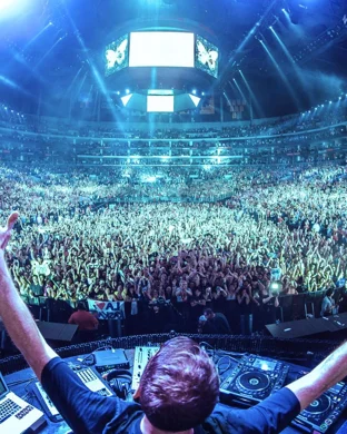 Windy City Smokeout Festival: Hootie and The Blowfish, Jordan Davis & Lainey Wilson - 4 Day Pass