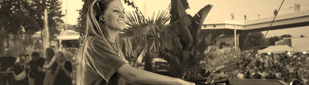Nora En Pure